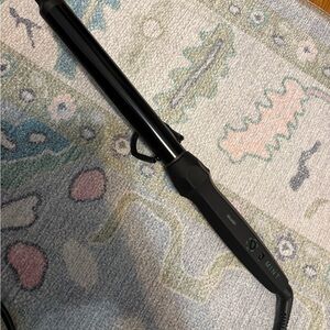 Mint Curling Wand with Ionic Technology - Black